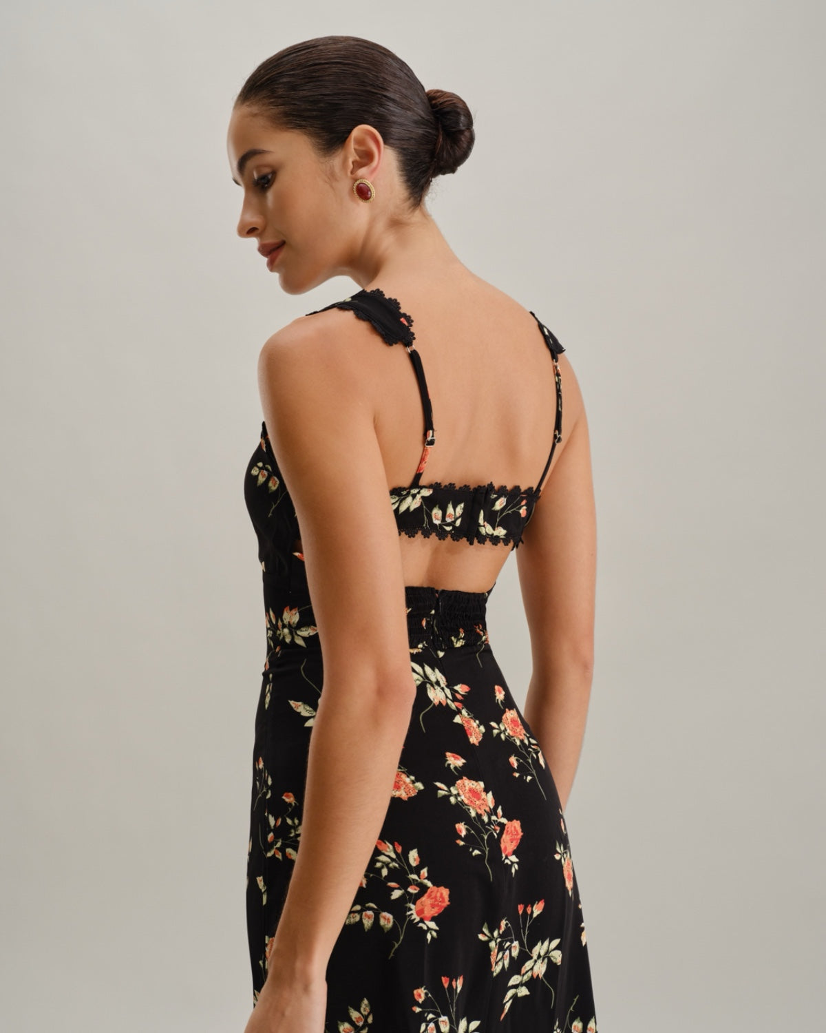 Zwarte Bloemen Maxi Jurk met Ruffles en Spaghetti Straps